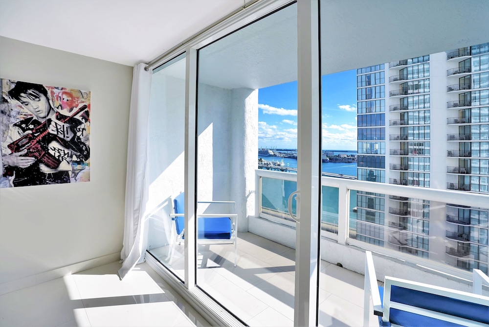 Bayfront Breeze! (2 bedroom condo)