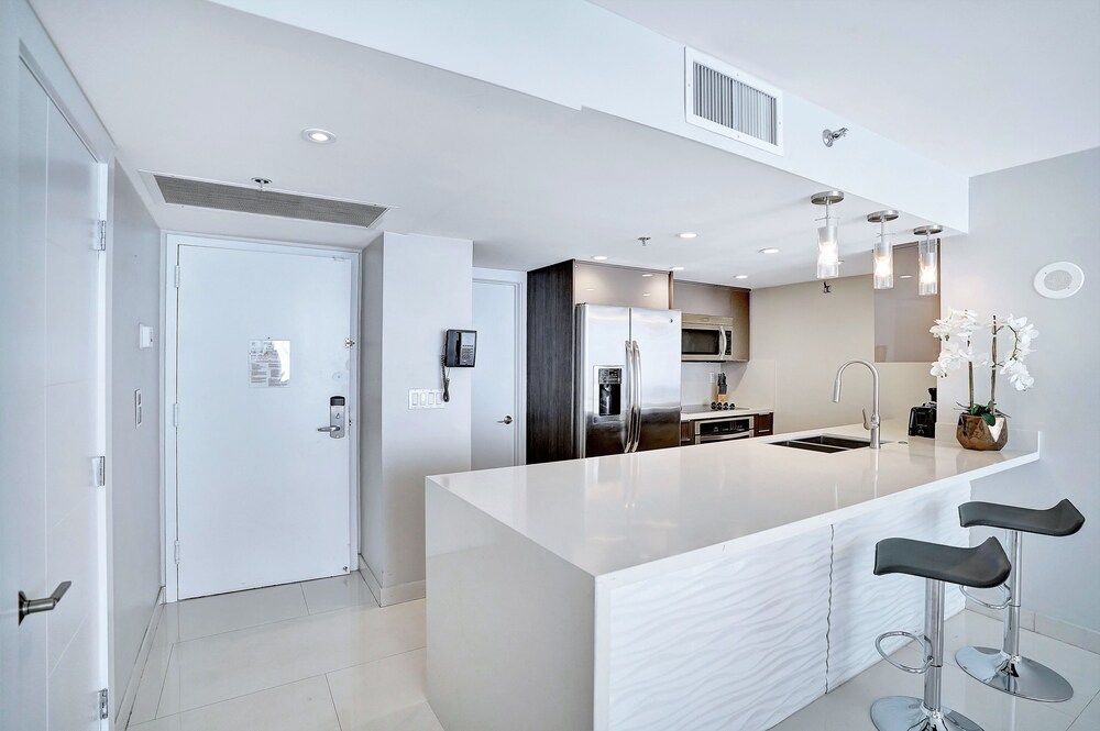 Bayfront Breeze! (2 bedroom condo)