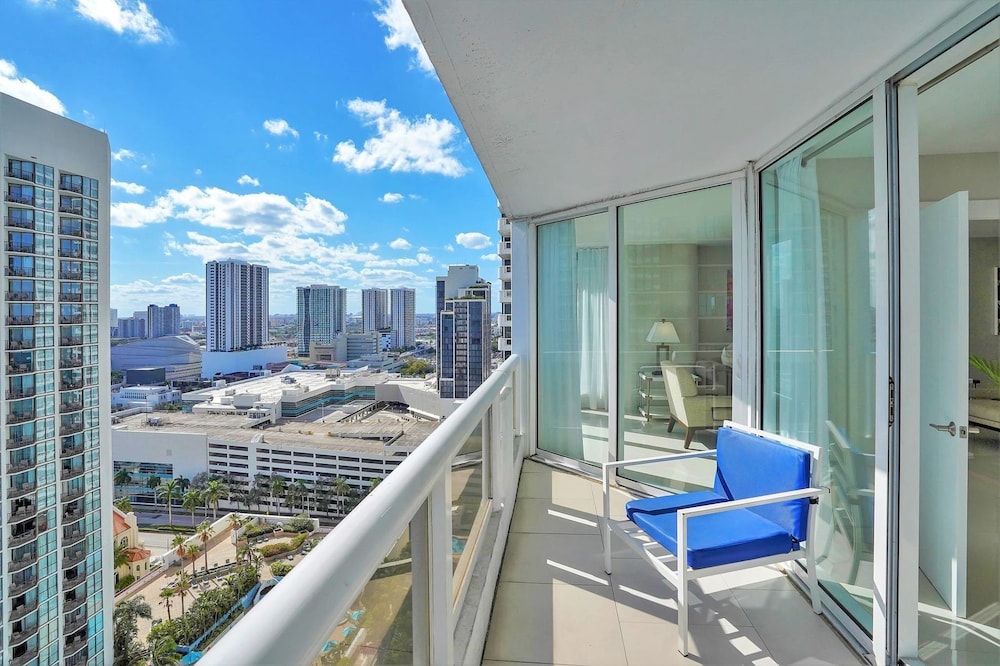 Bayfront Breeze! (2 bedroom condo)