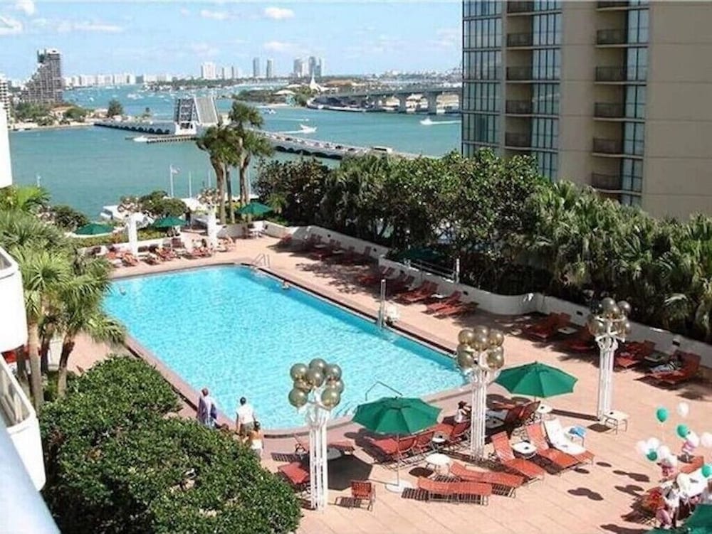 Bayfront Breeze! (2 bedroom condo)