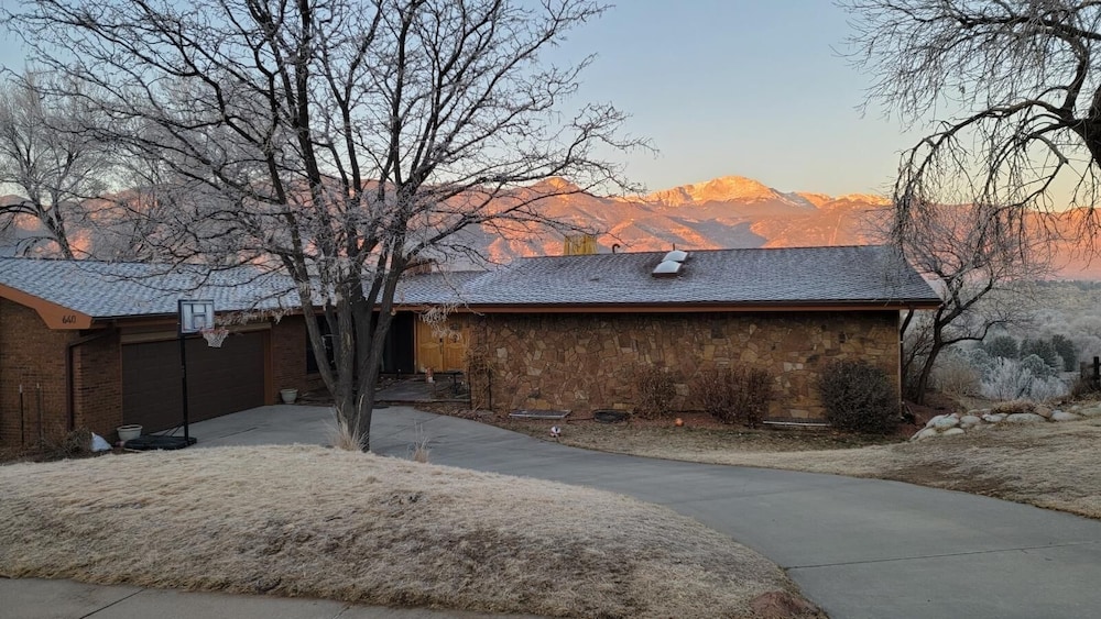 Spectacular views on Colorado Springs' Westside