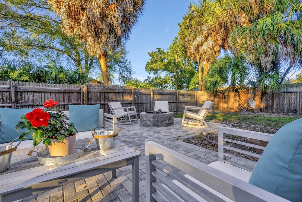 Experience the TINY HOUSE