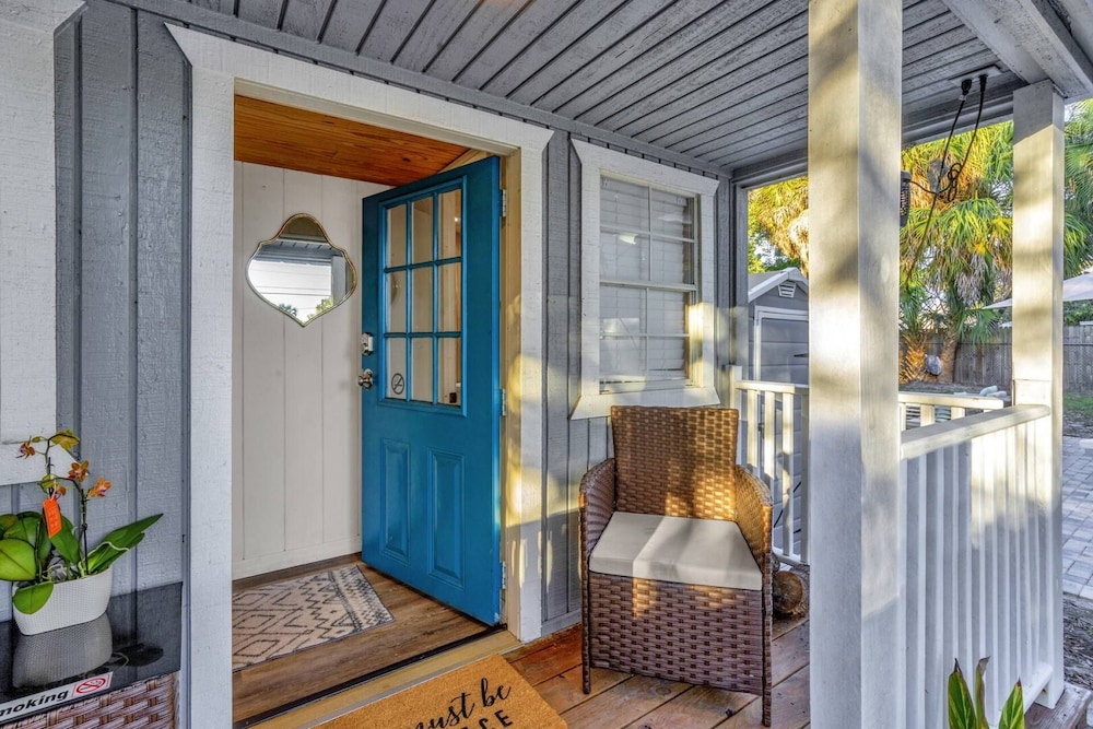 Experience the TINY HOUSE