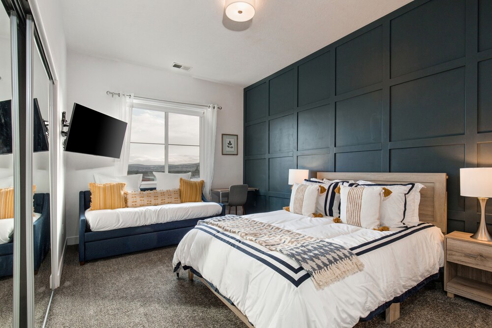 Luxury Redstone Condo, Hot Tub, Shopping, Recreation Center Park City