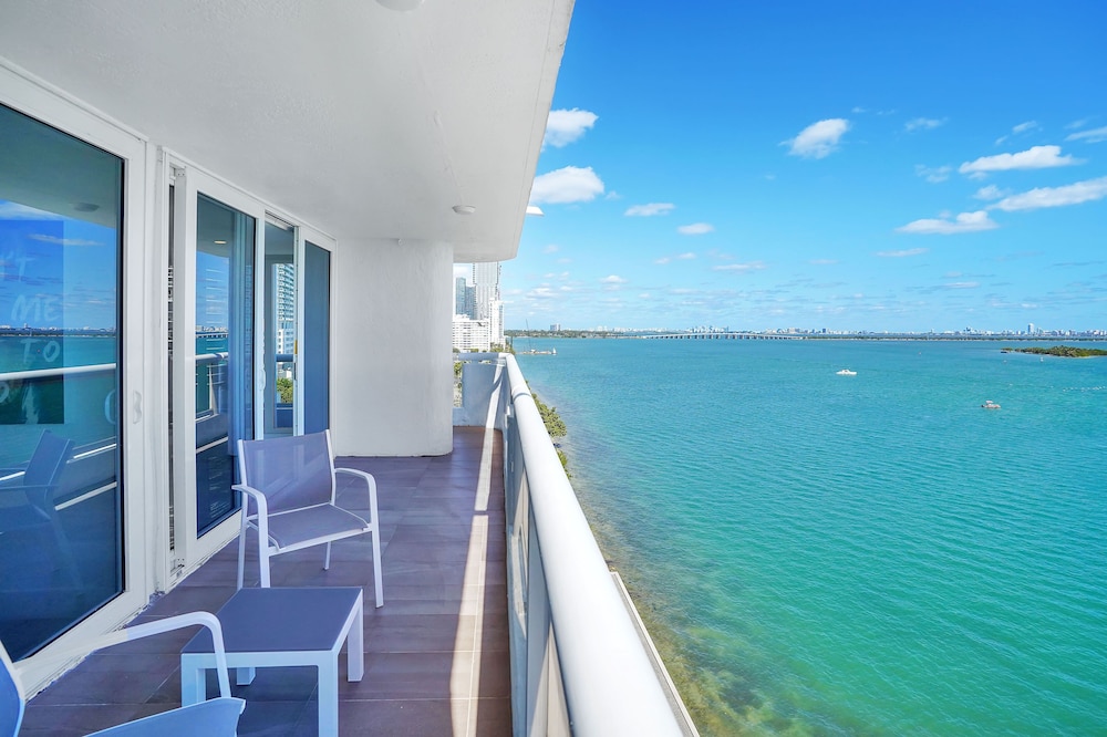 Bayfront Pearl! (2 bedroom condo)