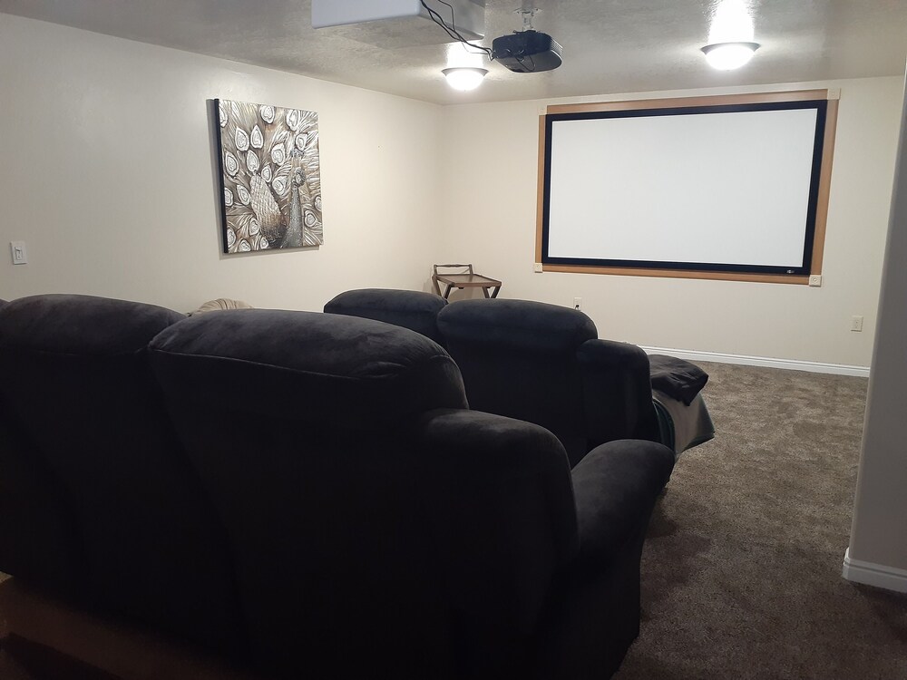 ♥ Private, Quiet Home + Hot Tub + Theater Room + Office