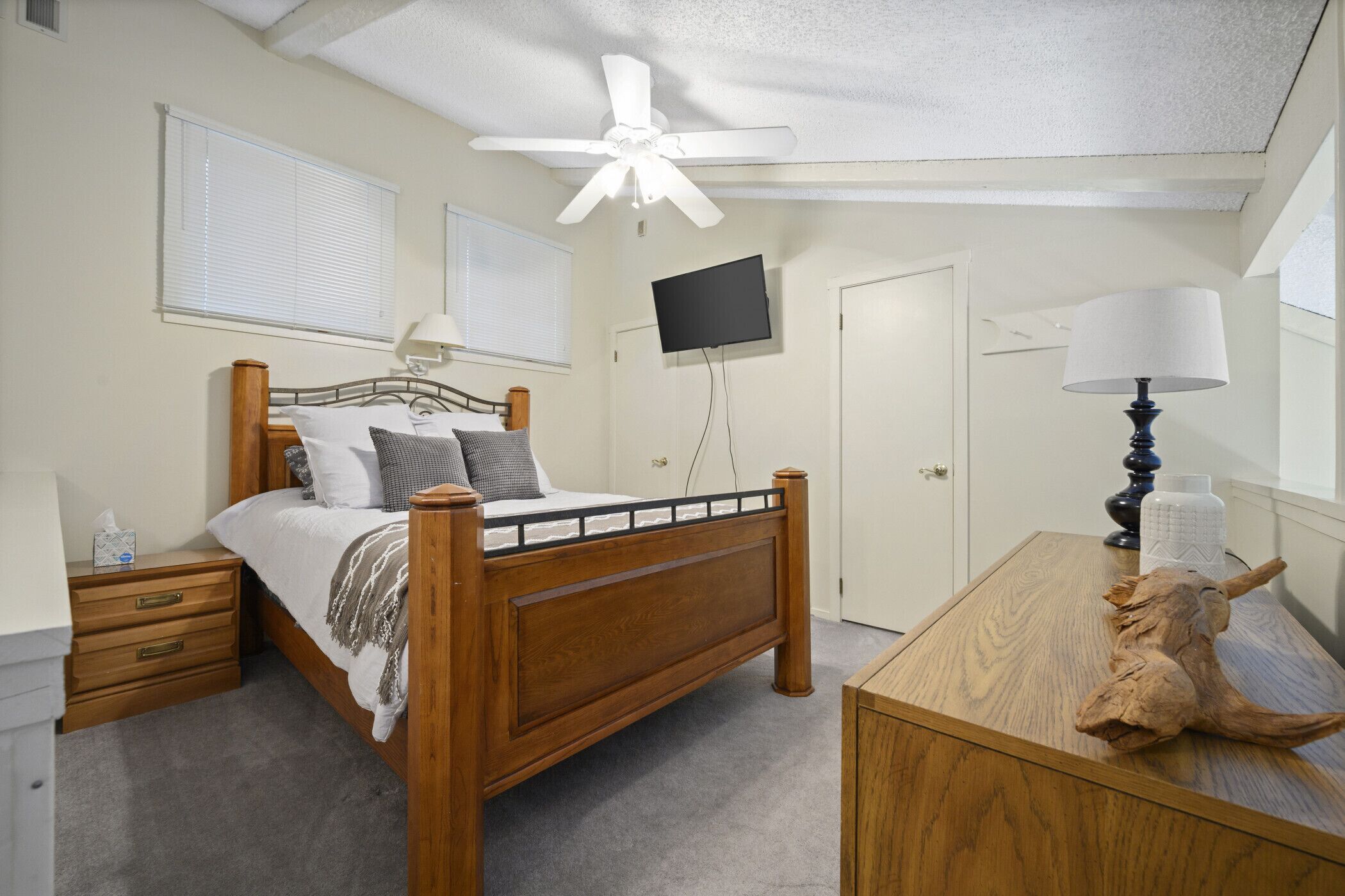 VAC 192 · Ski In/ski Out! Family Friendly! Sleeps 10 in Tannersville, United States