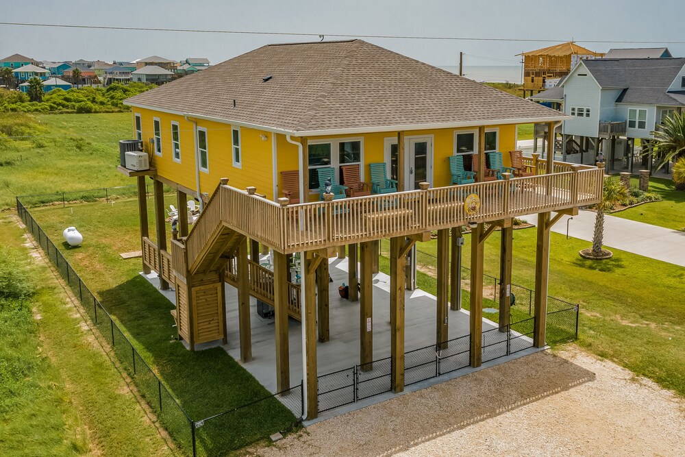 Waterfront, Dog-Friendly Home w/ Ocean View, WiFi, Central AC - Steps from Beach