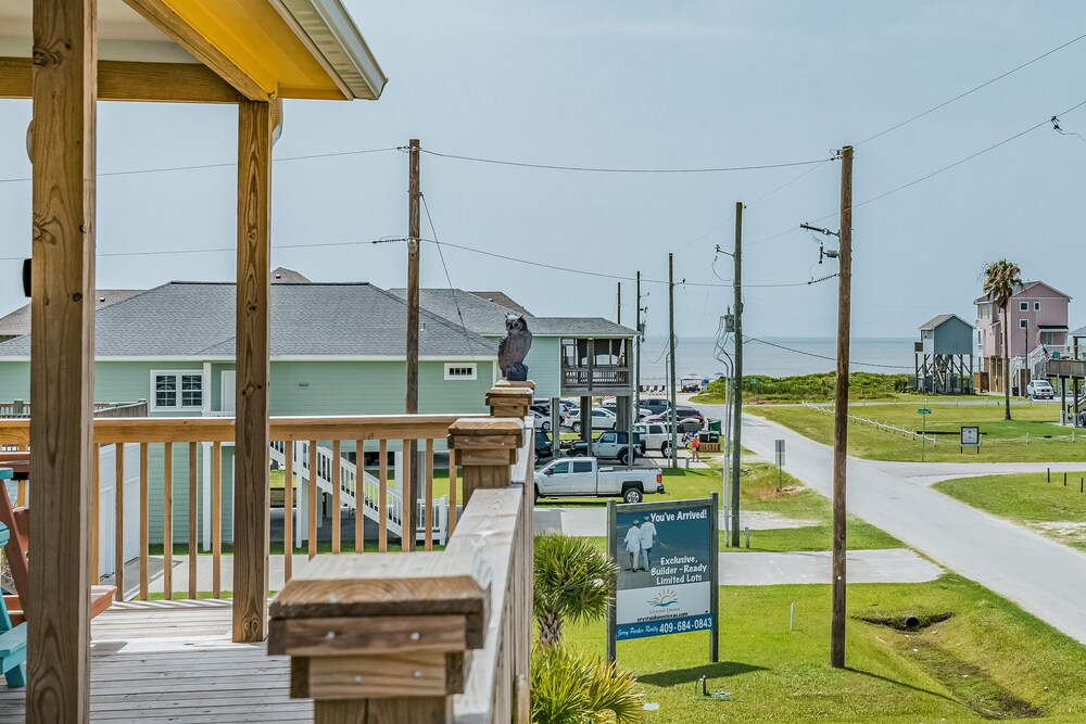 Waterfront, Dog-Friendly Home w/ Ocean View, WiFi, Central AC - Steps from Beach