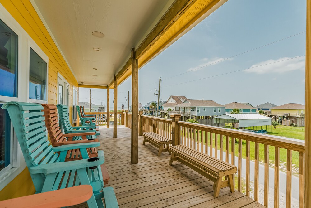 Waterfront, Dog-Friendly Home w/ Ocean View, WiFi, Central AC - Steps from Beach