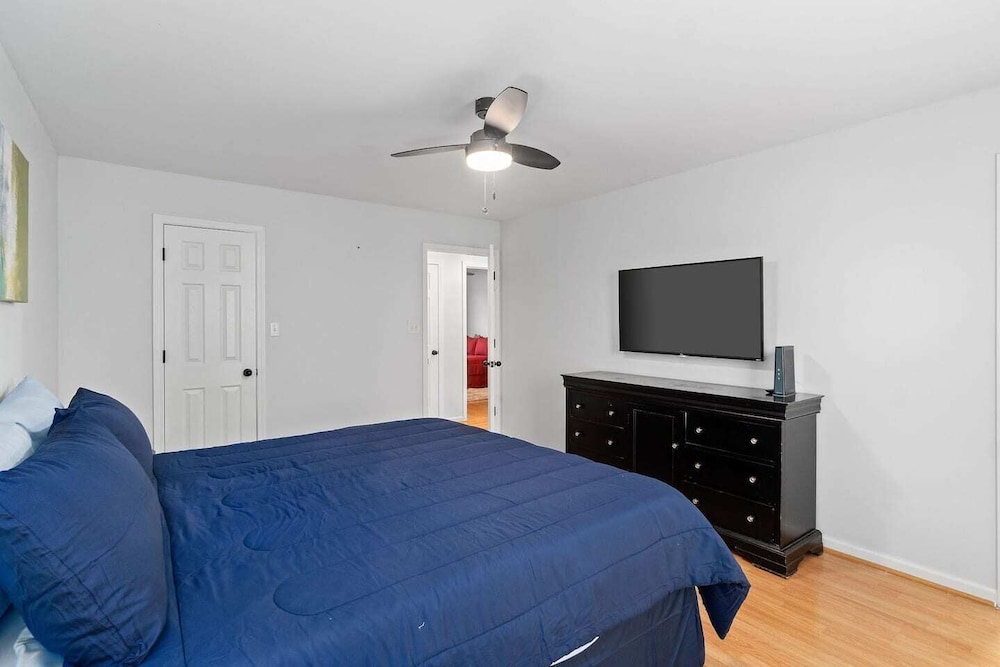 Entire home*Walking distance to Fort Campbell, KY Oak Grove Vrbo