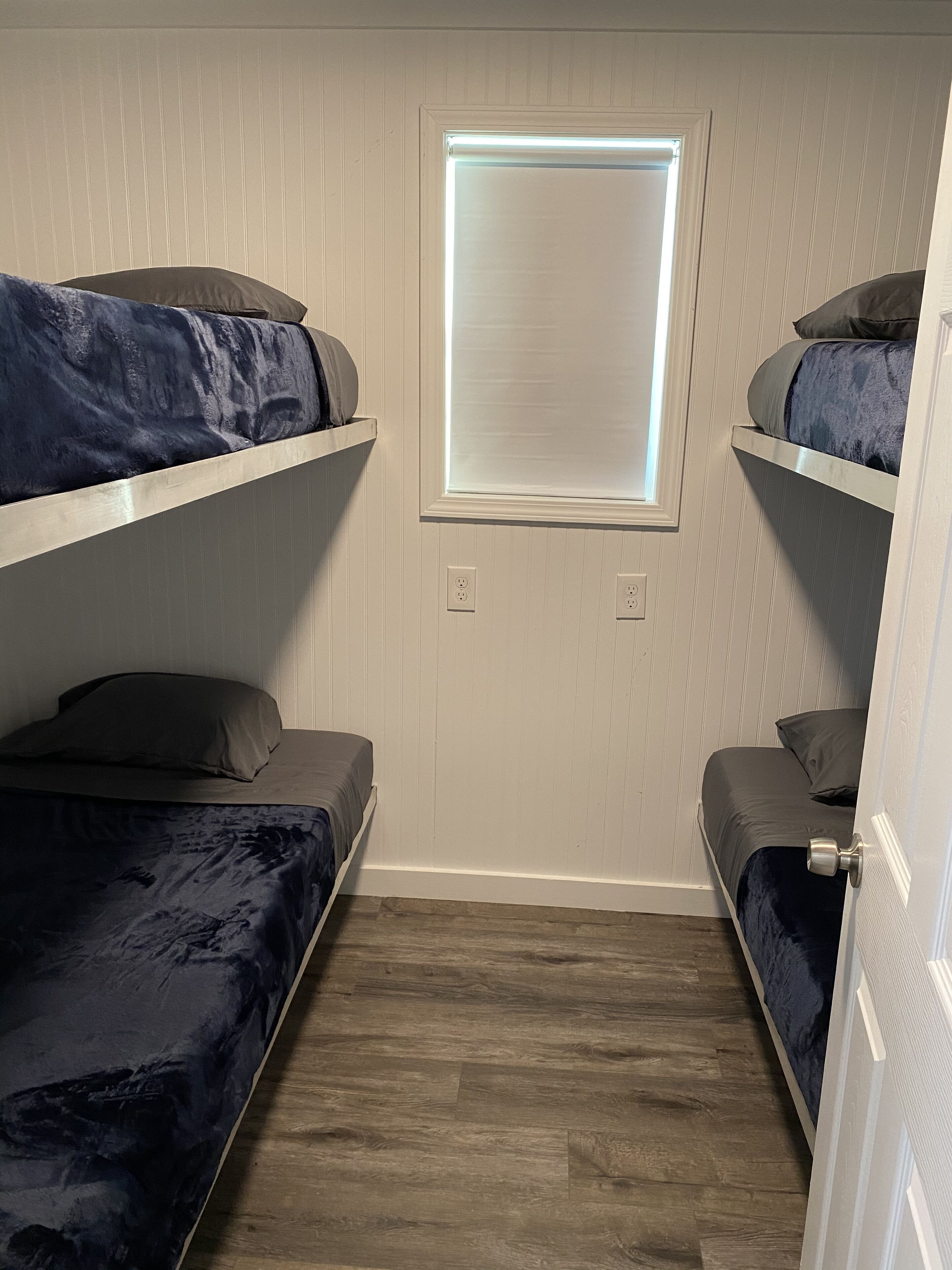 Camp Giana Bella-2br/2ba-newley Built Houseboat in Venice, United States