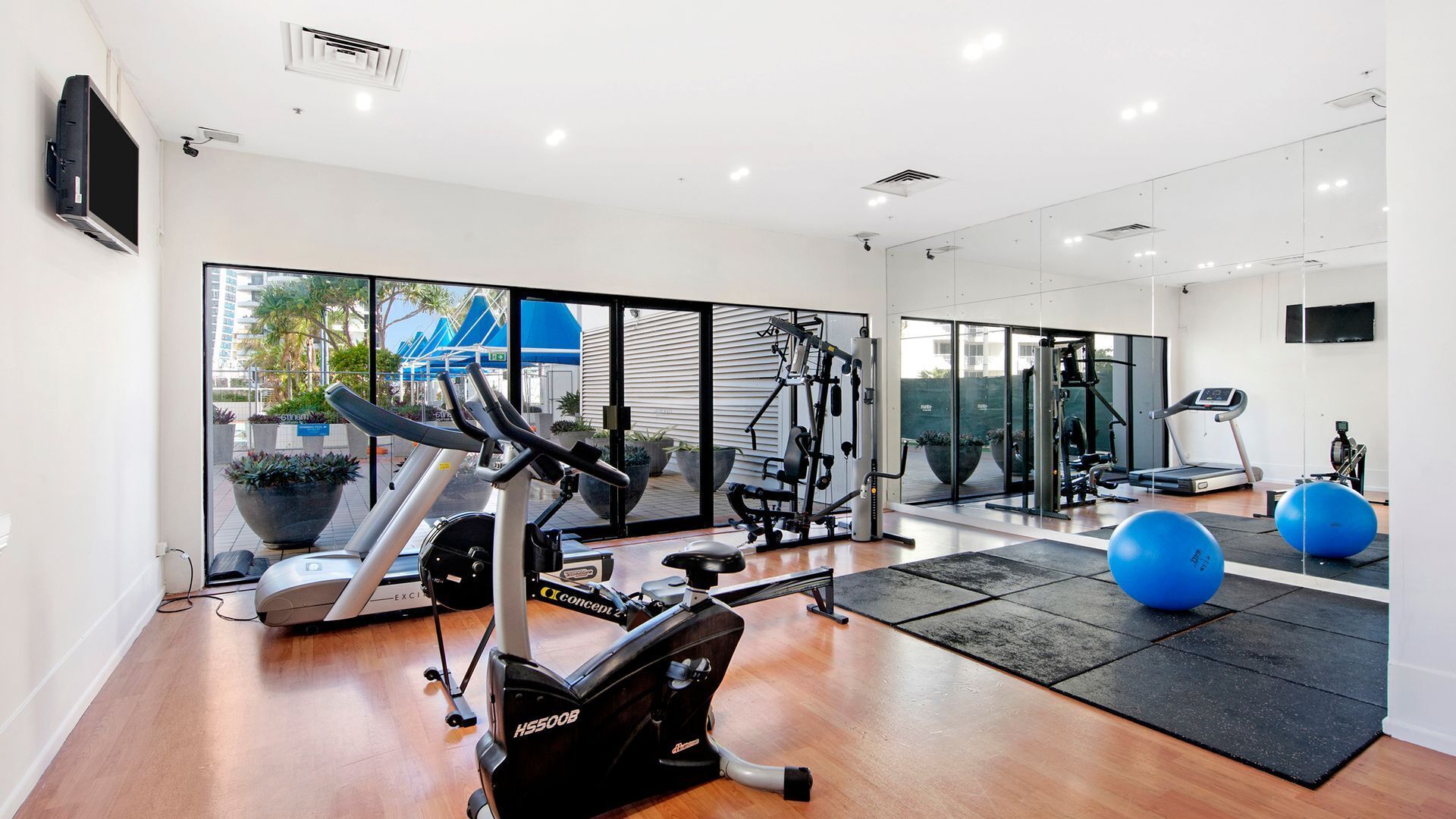 Mantra on View - In the Heart of Surfers Paradise