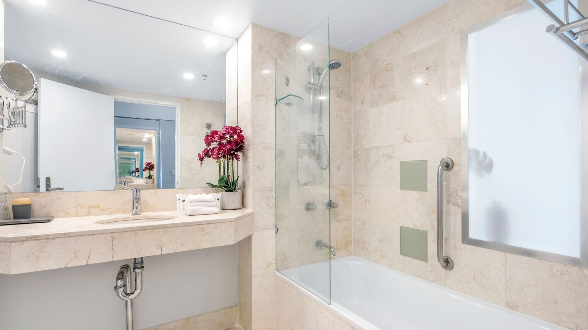 Mantra on View - In the Heart of Surfers Paradise