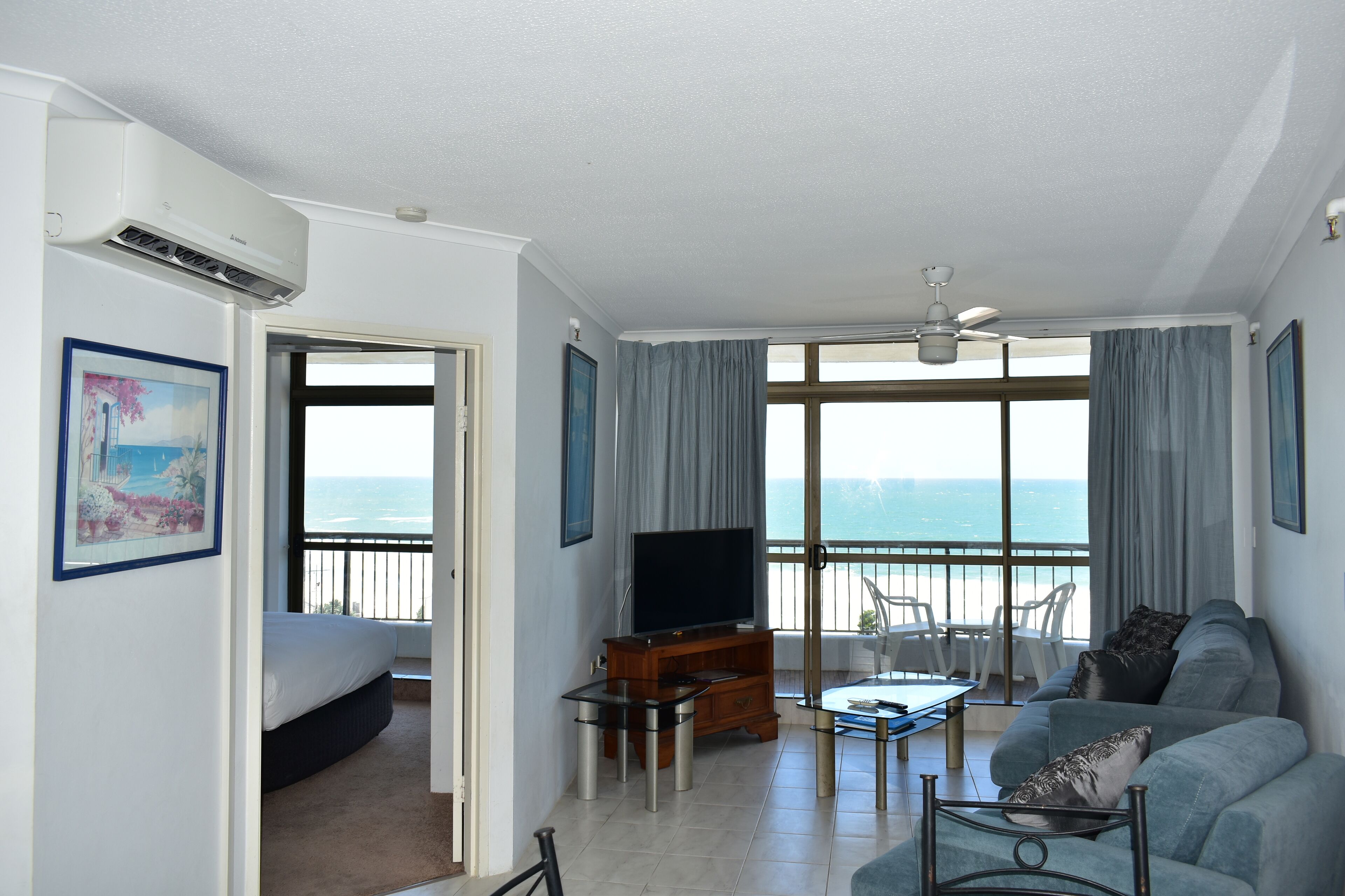 Spectacular Central Surfers Beach Views From Appartment