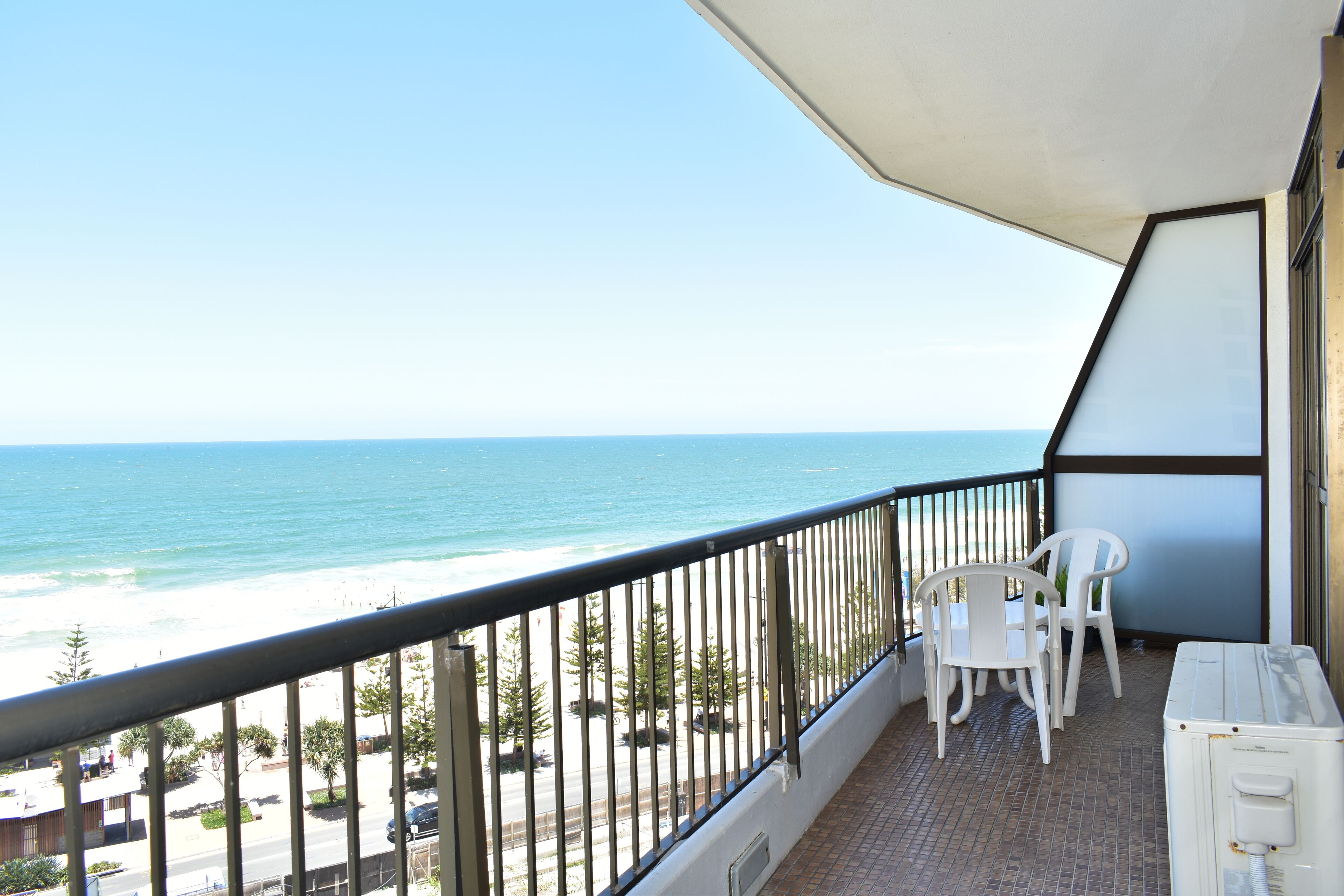 Spectacular Central Surfers Beach Views From Appartment