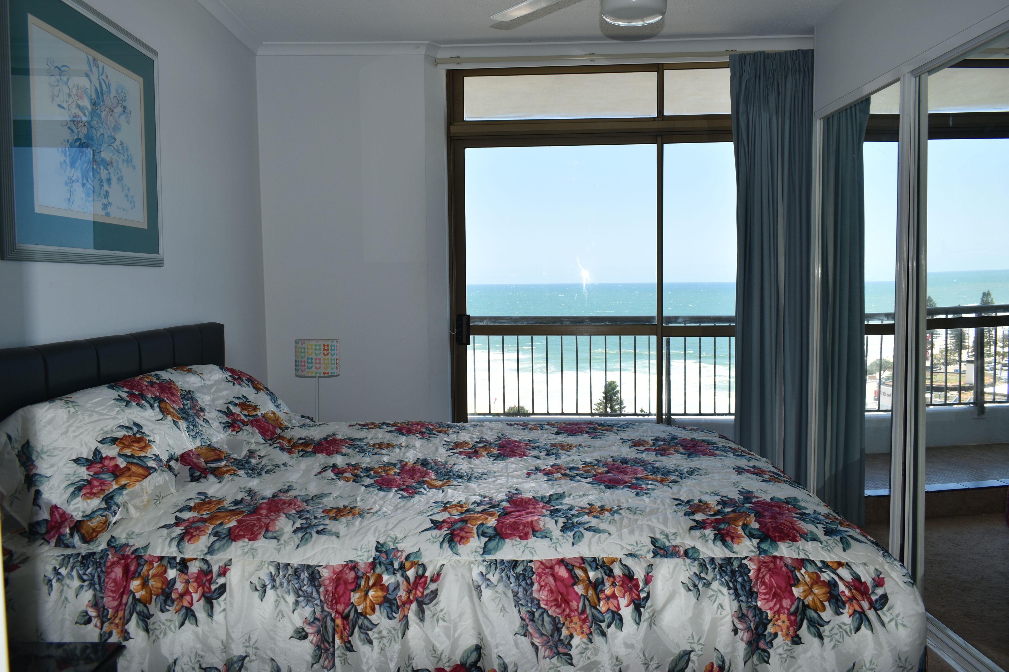 Spectacular Central Surfers Beach Views From Appartment