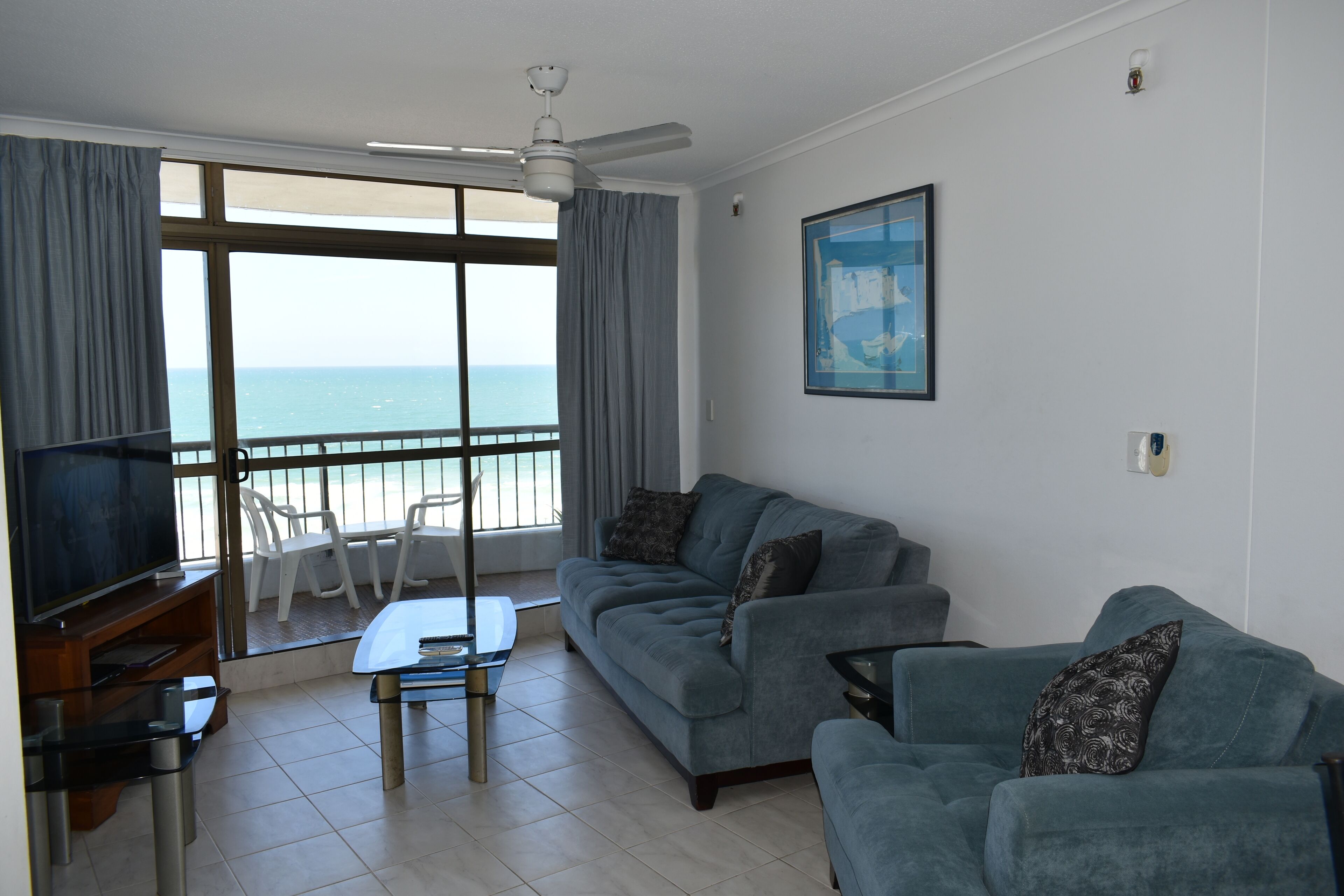 Spectacular Central Surfers Beach Views From Appartment