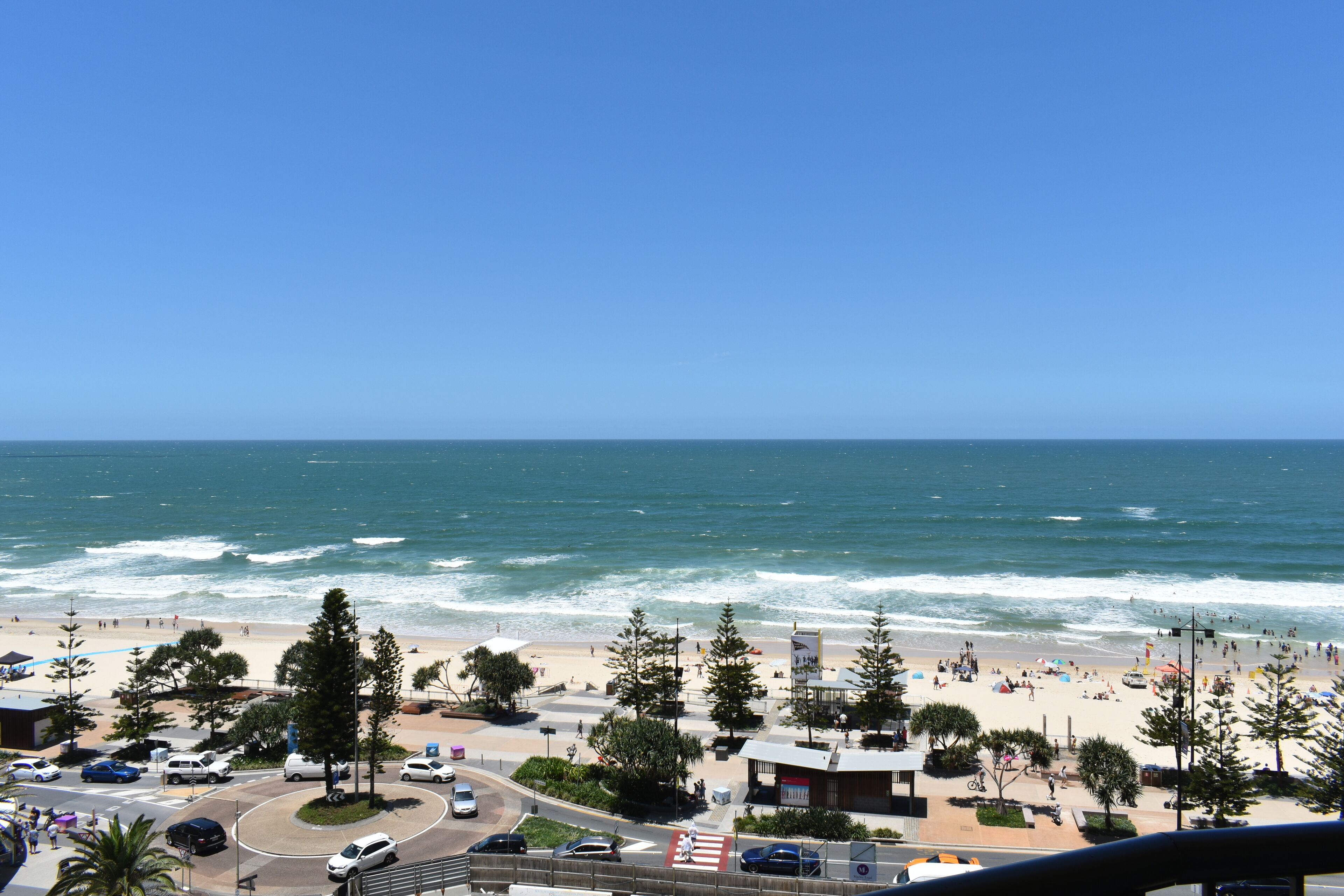 Spectacular Central Surfers Beach Views From Appartment