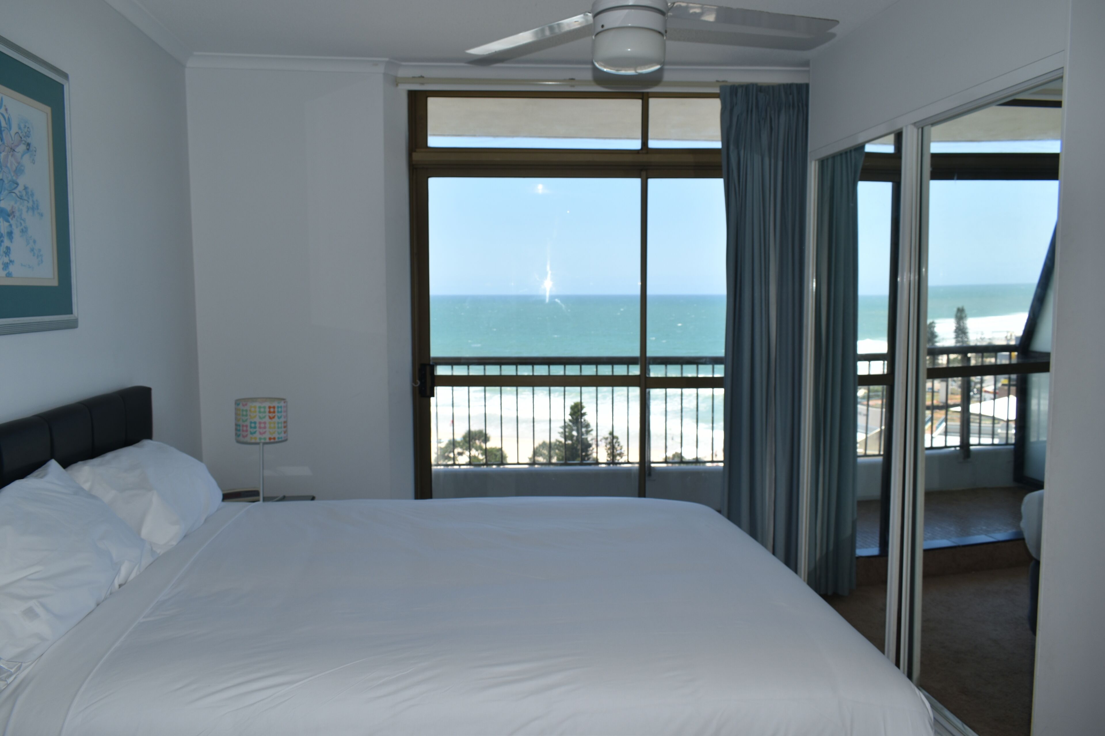 Spectacular Central Surfers Beach Views From Appartment