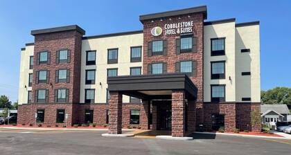 Cobblestone Hotel & Suites-Little Chute