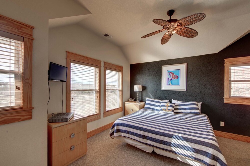 Across from Nags Head Pier 5 Bedrooms Pet Friendly Nags Head Vrbo