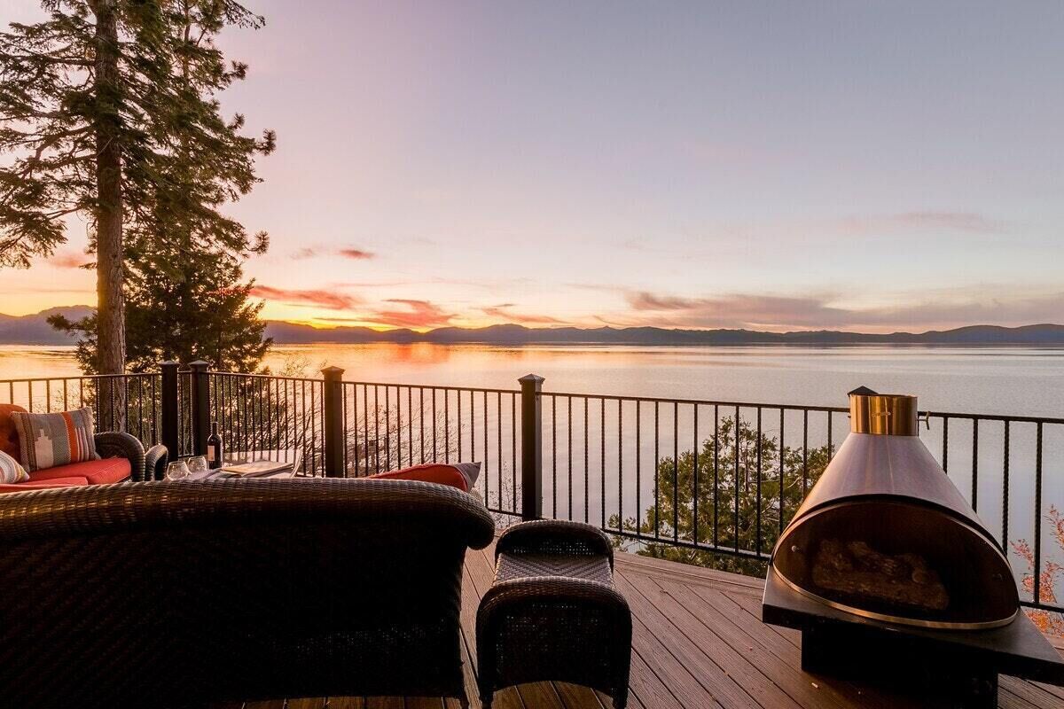 Plum Guide - Lake Living in Carson City, United States