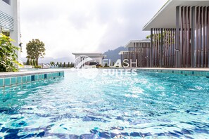 2 outdoor pools
