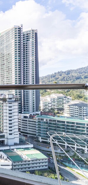 Skyvilla Premium Suites 3BR | Balcony