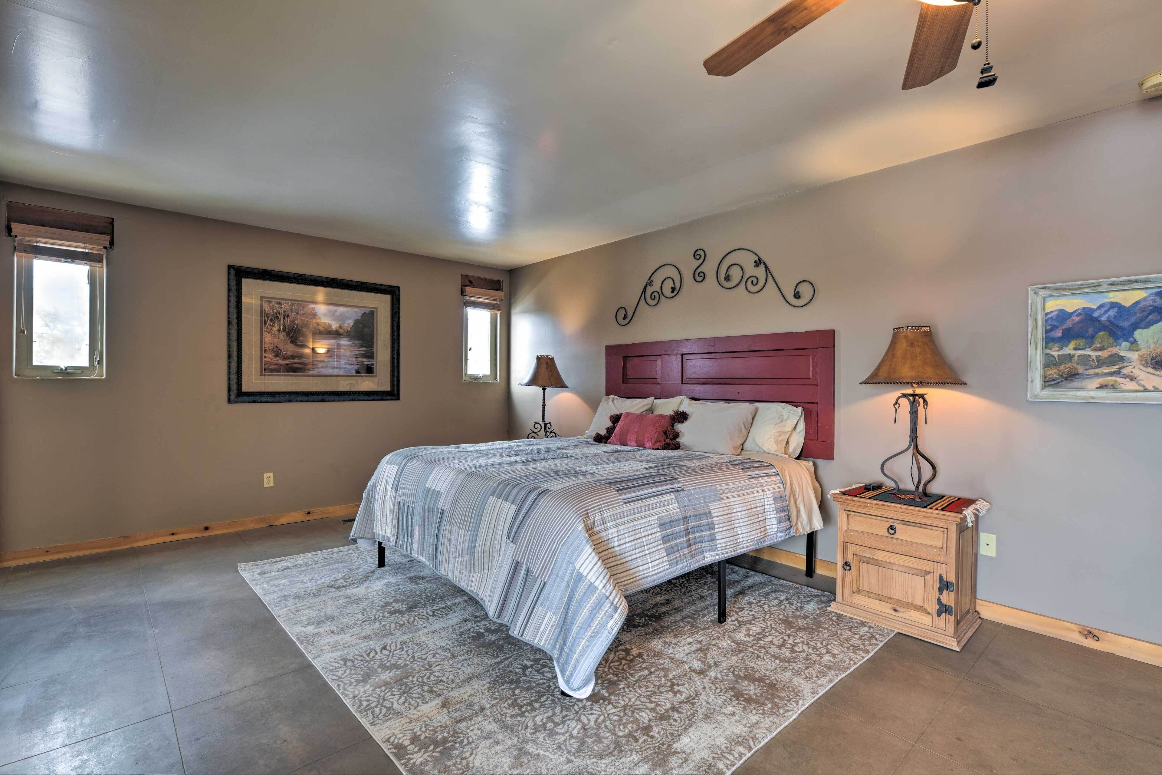 New! Southwestern Escape: 3 Mi to Farmington Lake! in Farmington, United States