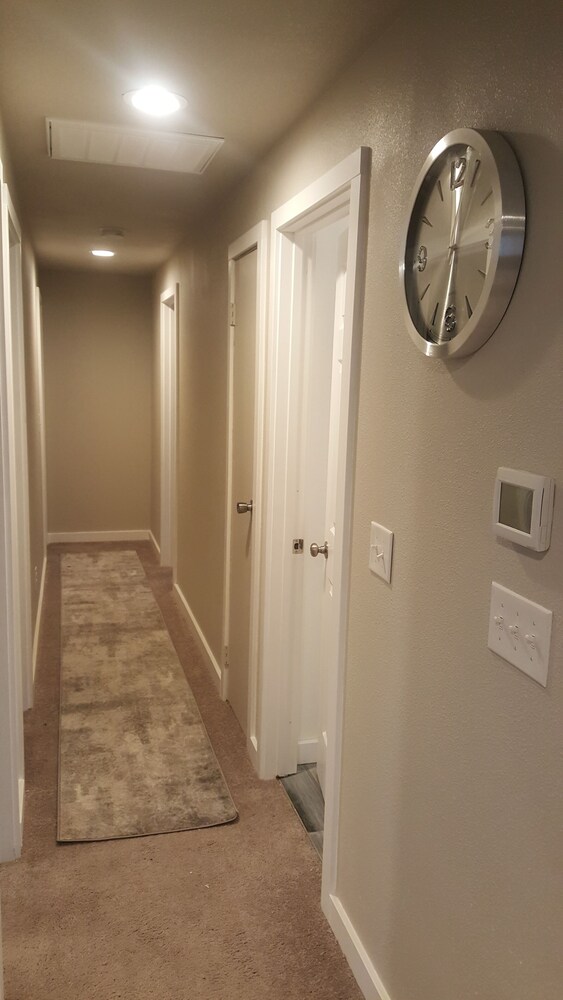 Spacious newly remodeled 3br 2ba in heart of the Seattle