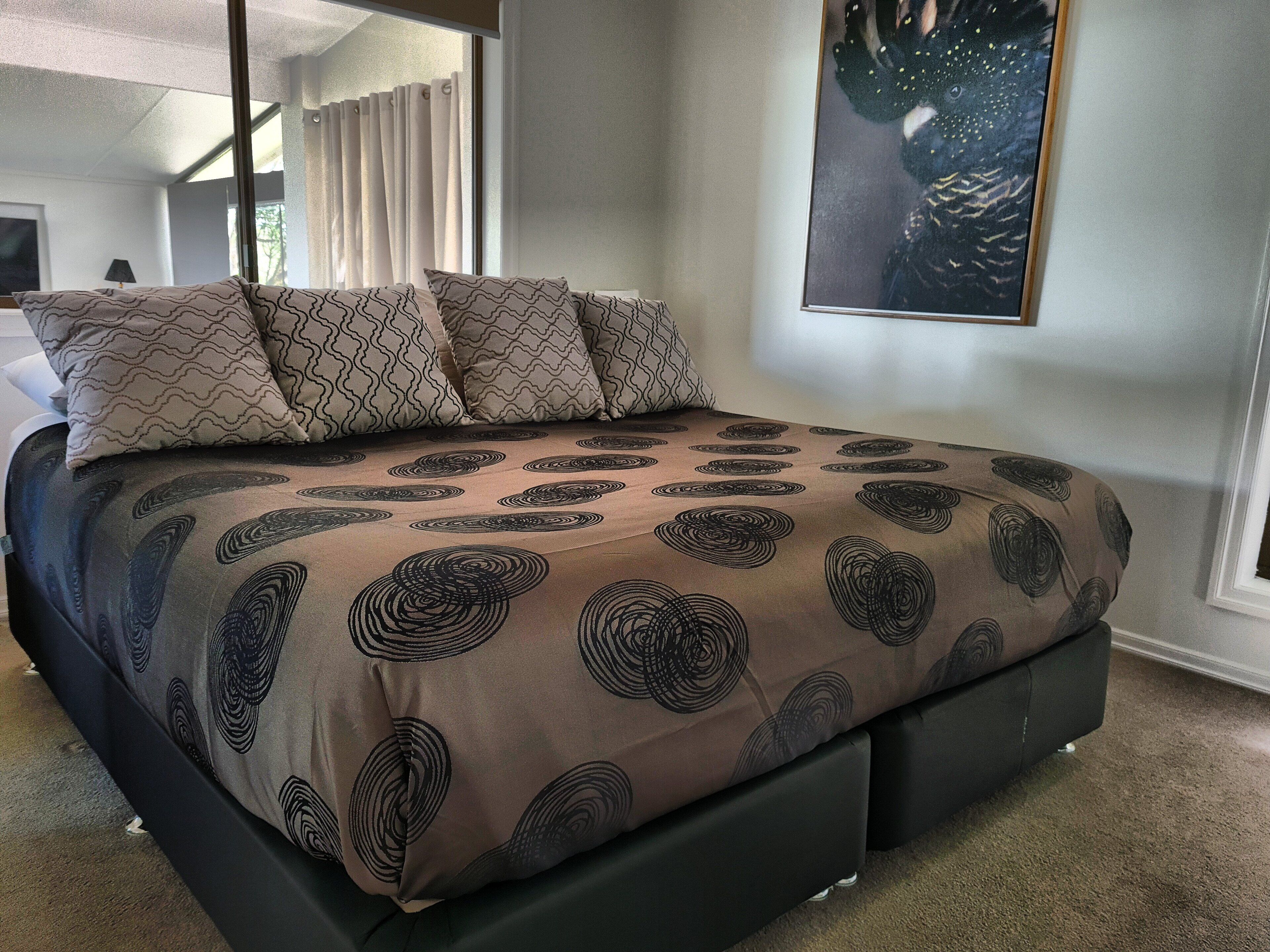 Large and Modern Style Chalet Perfect for Small Groups and Gatherings