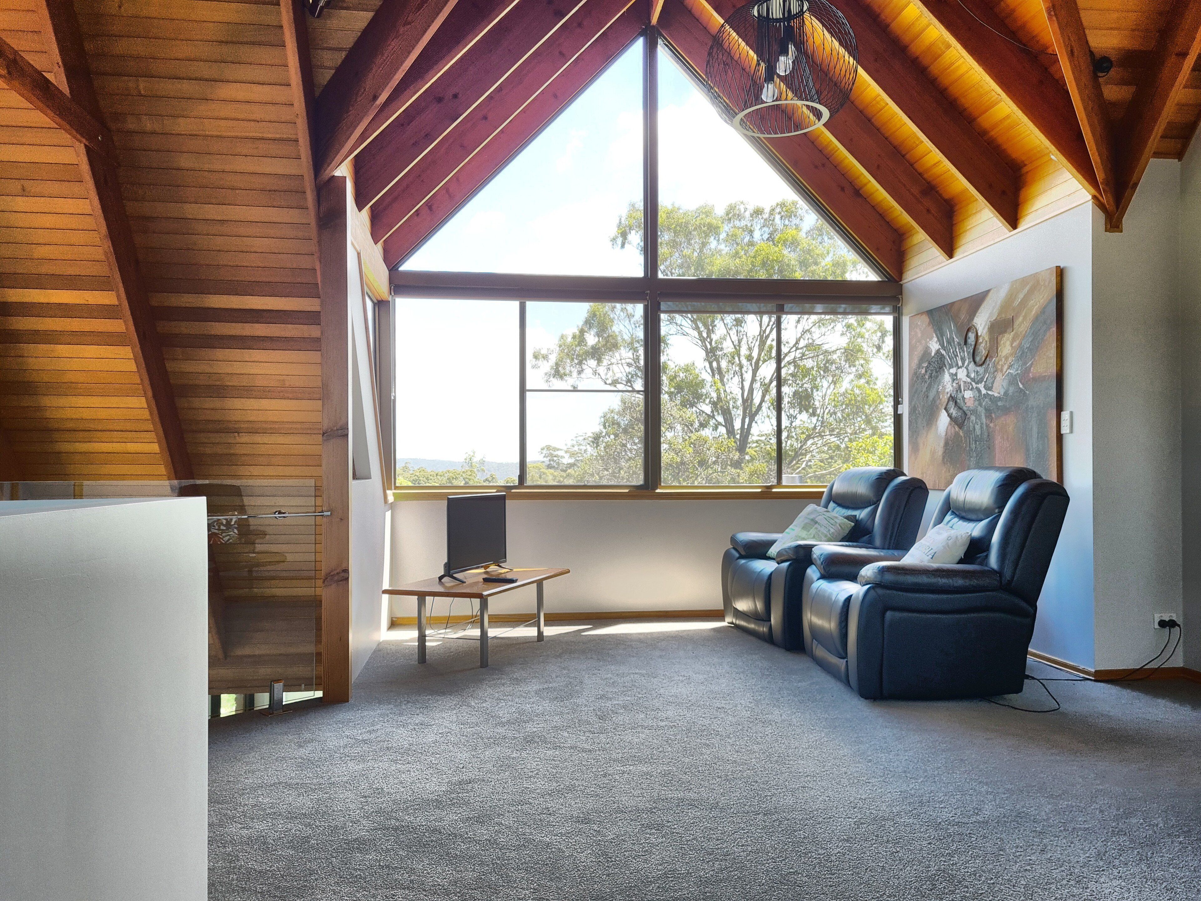 Large and Modern Style Chalet Perfect for Small Groups and Gatherings