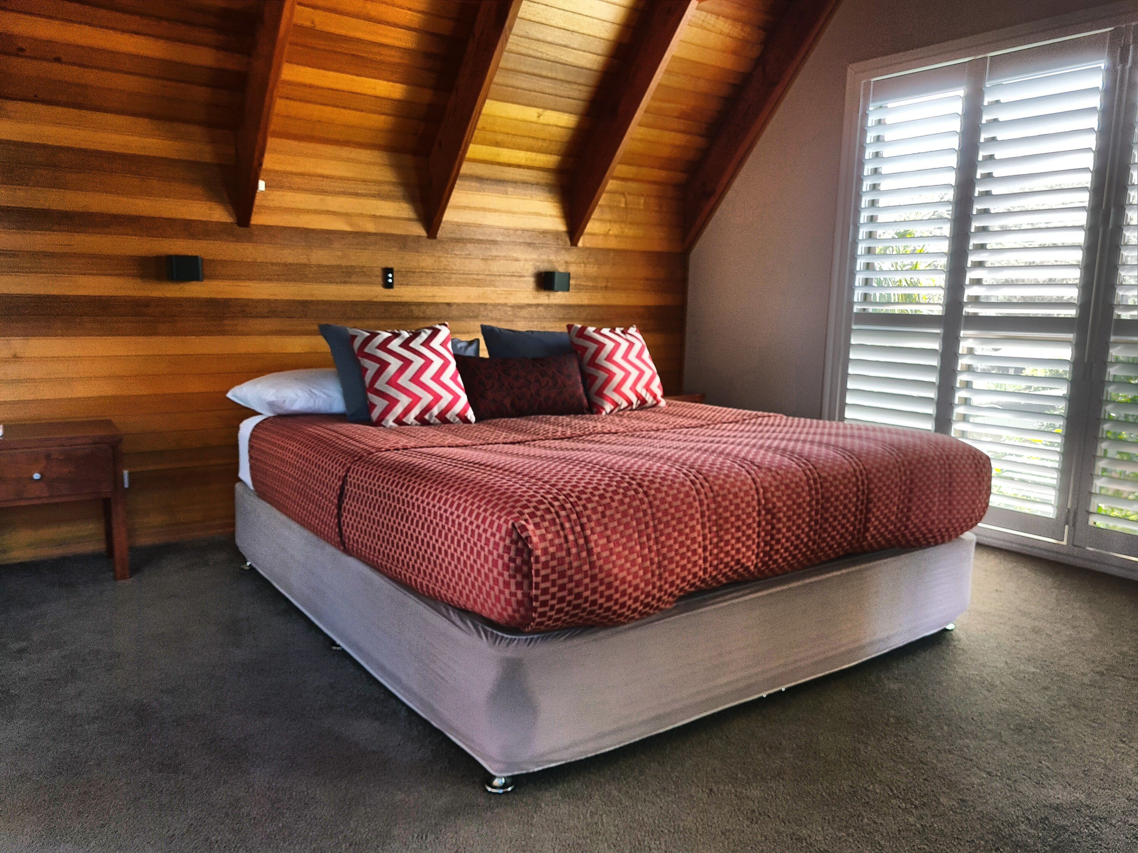 Large and Modern Style Chalet Perfect for Small Groups and Gatherings