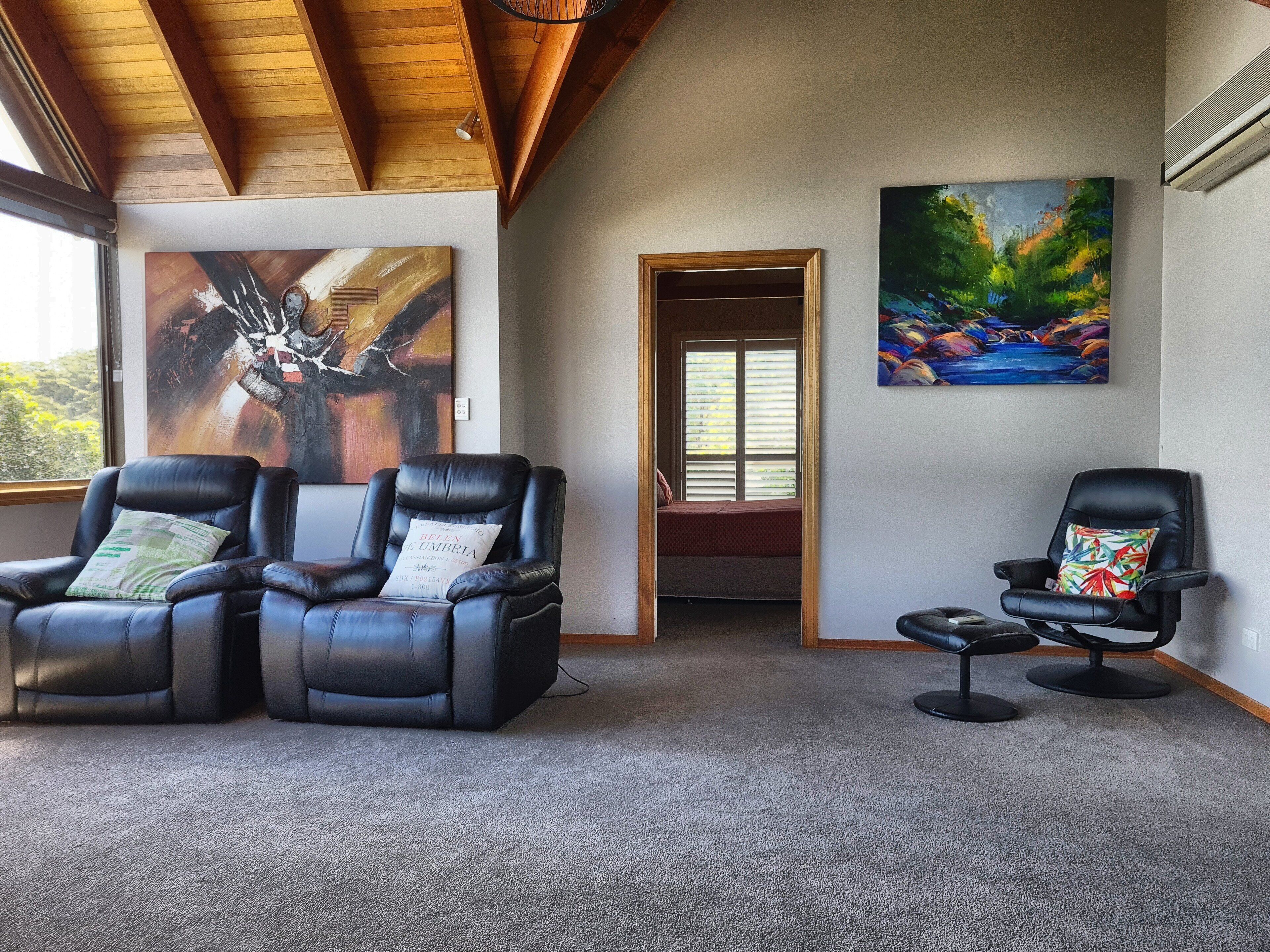 Large and Modern Style Chalet Perfect for Small Groups and Gatherings