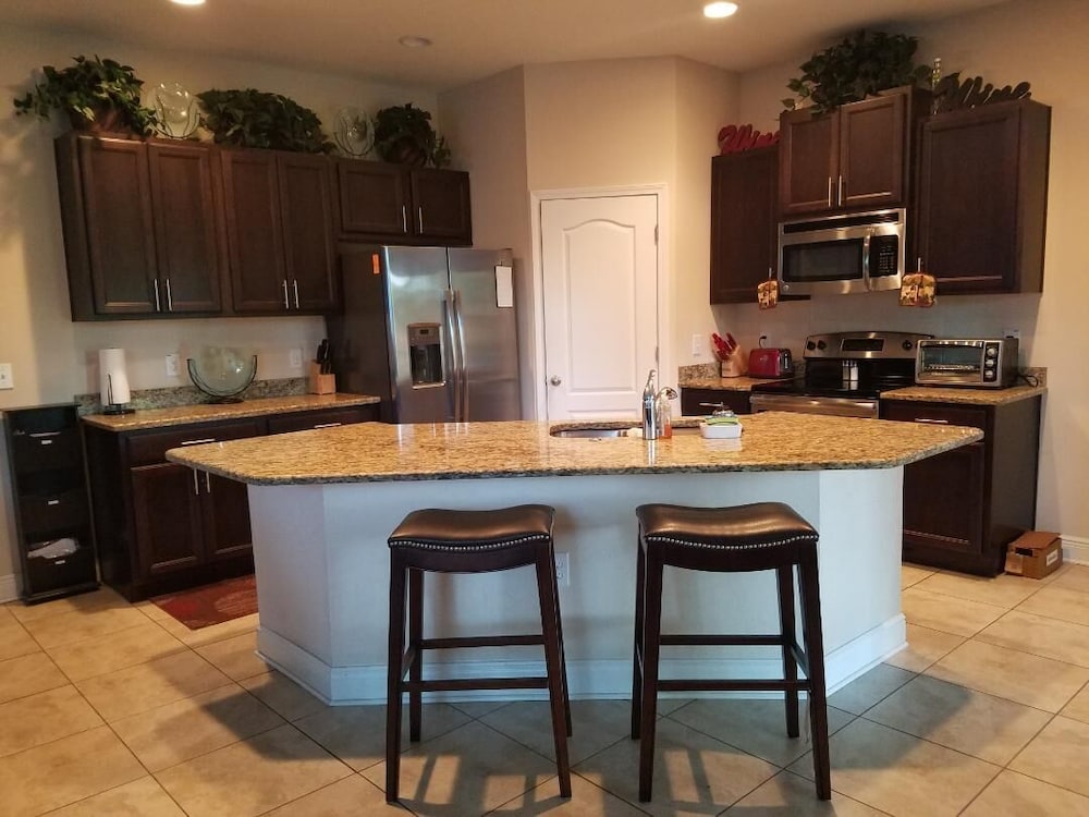 Single family home, nearby beaches, 2 major malls, downtown and cigar bar