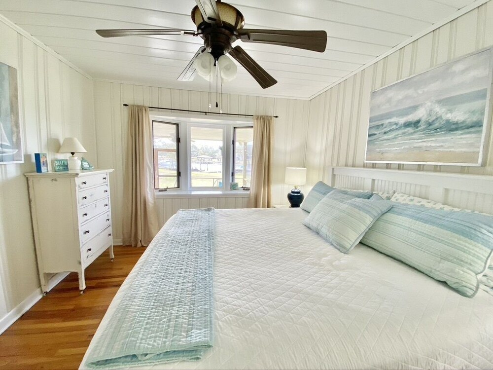 Coastal Cottage on the Water with Dock Sneads Ferry Vrbo