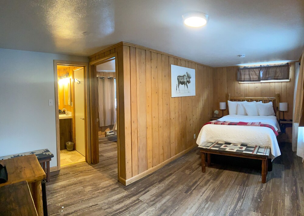 Bucking Moose Room #7 ~ Downtown West Yellowstone!