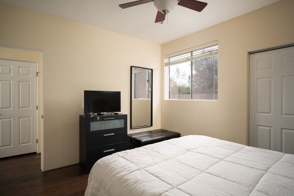 Huge Guesthouse Close to Everything Phoenix has to Offer in Phoenix | Best Rates & Deals on Orbitz