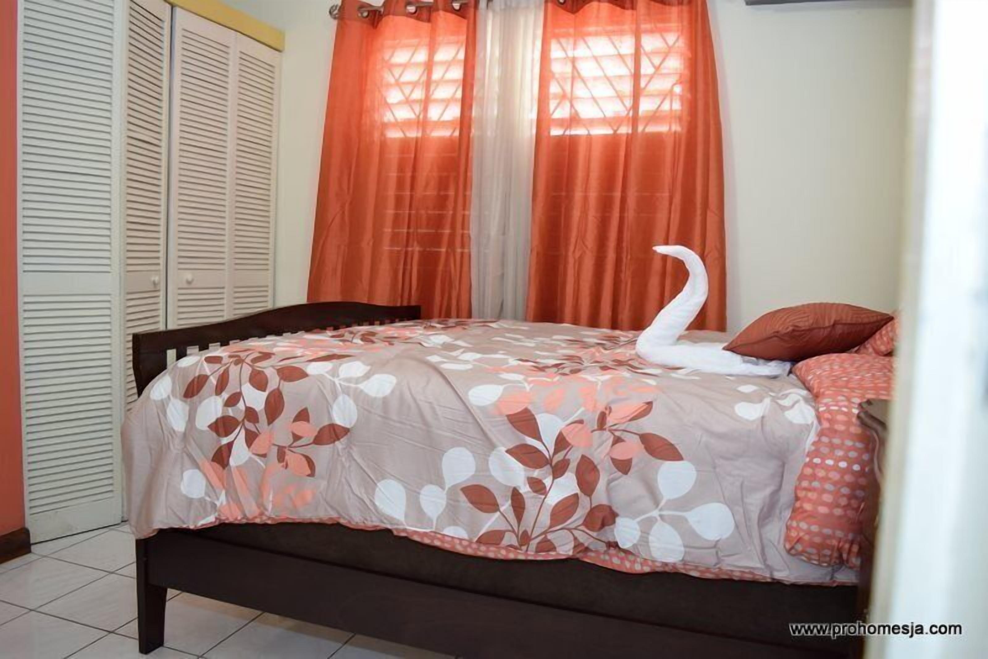 Kingston Jamaica Vacation Rentals The Chealsea With Prohomesja 2021 Room Prices Deals Reviews Expedia Com