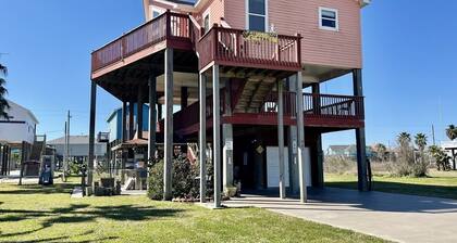 Crazy Cajun 2 Bedroom Home