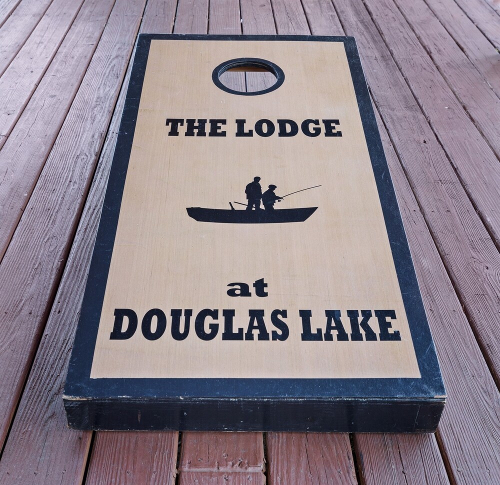 Large Private Douglas Lake Lodge- 12 acres- Sevierville