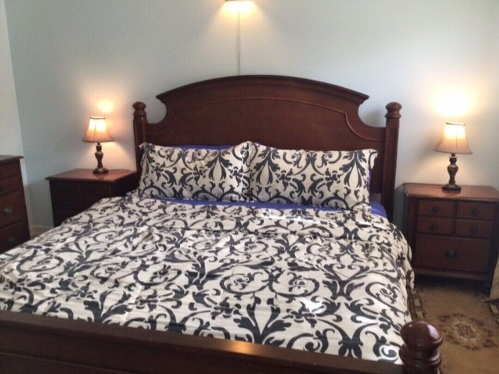 1/4 block to Lido Beach and short walk to St. Armand’s Circle Lido