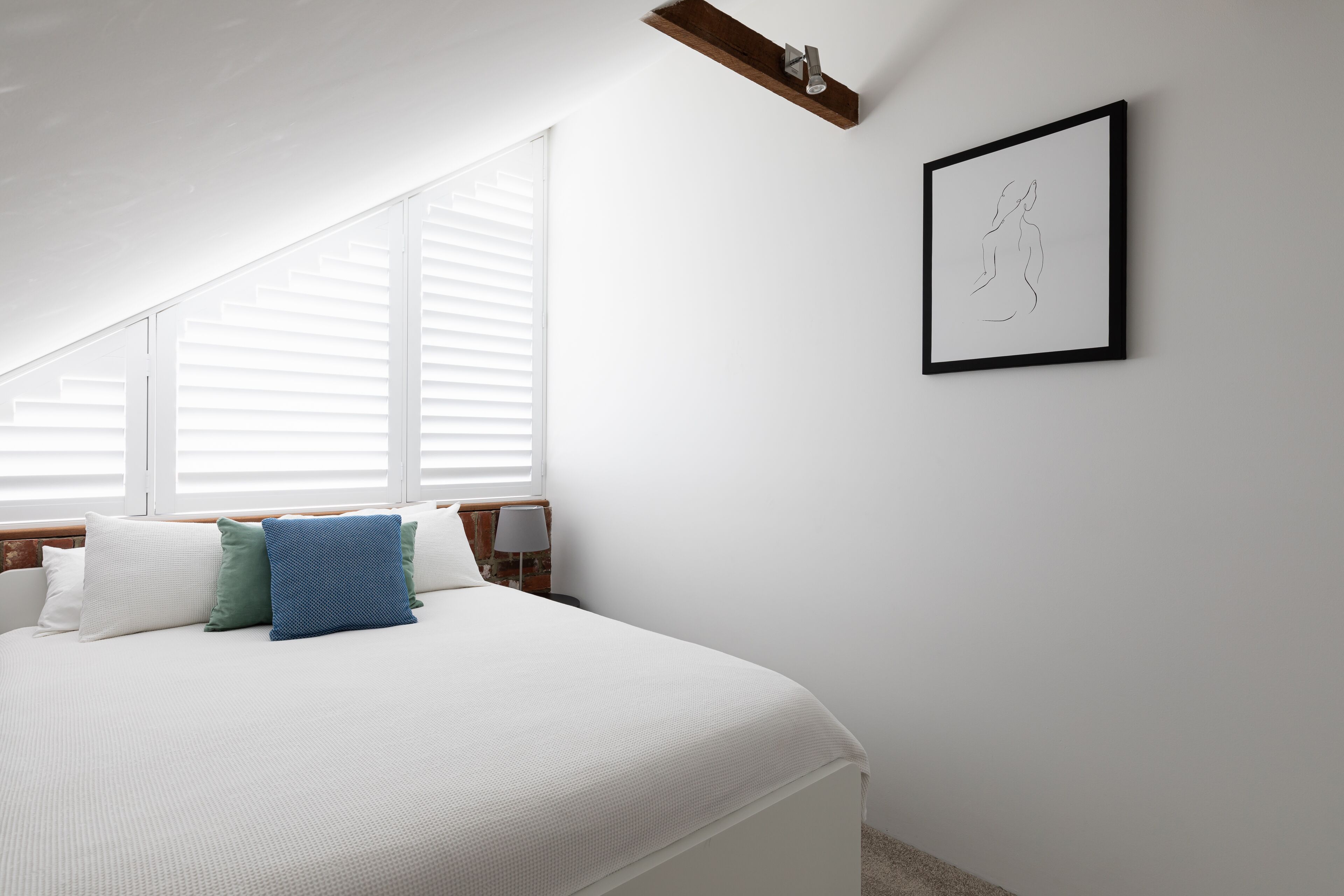 Character Loft House- Walk to the Beach and Cafes