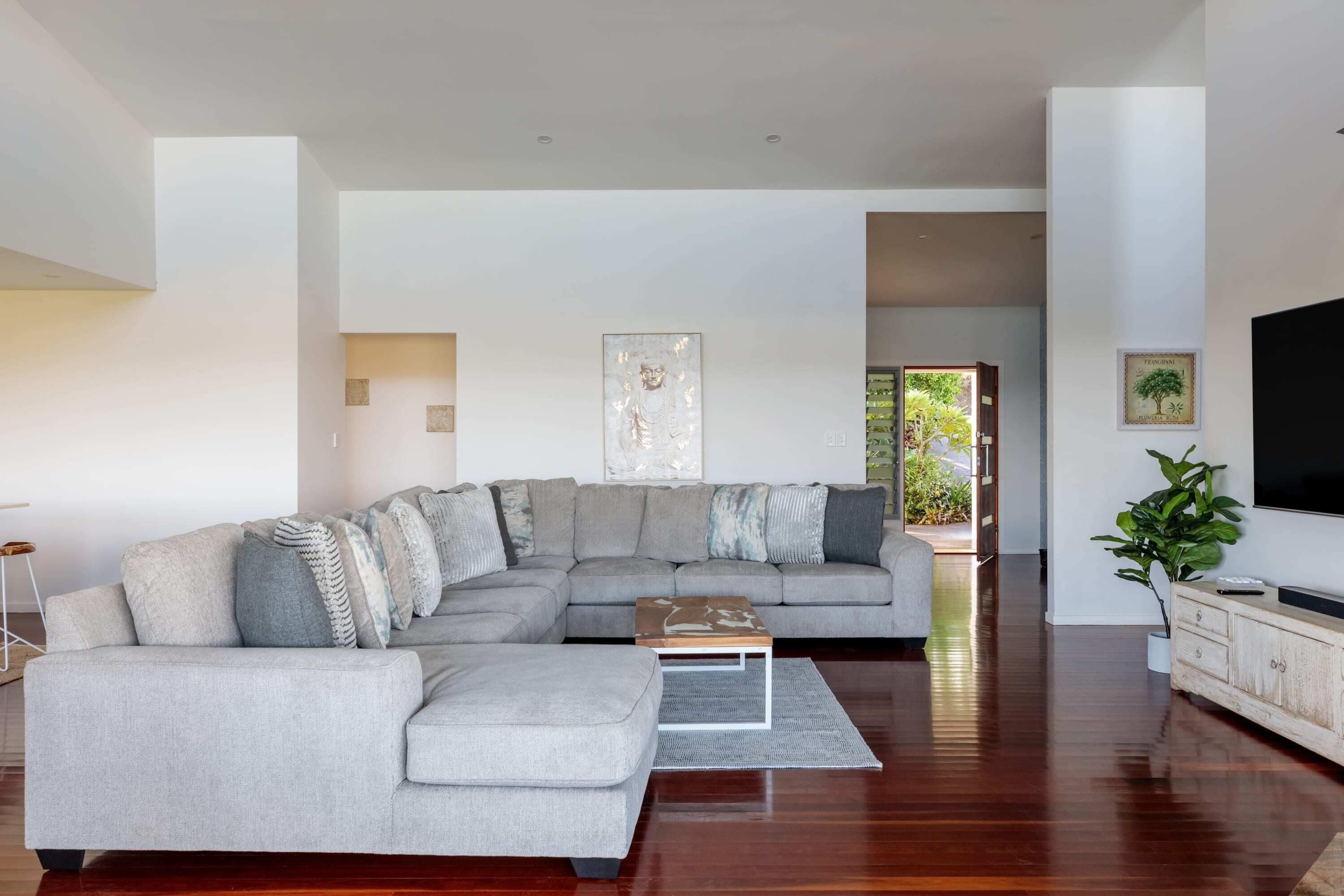 Luxury Beach House With Private Pool - Minutes From World Renowned Surf Beach