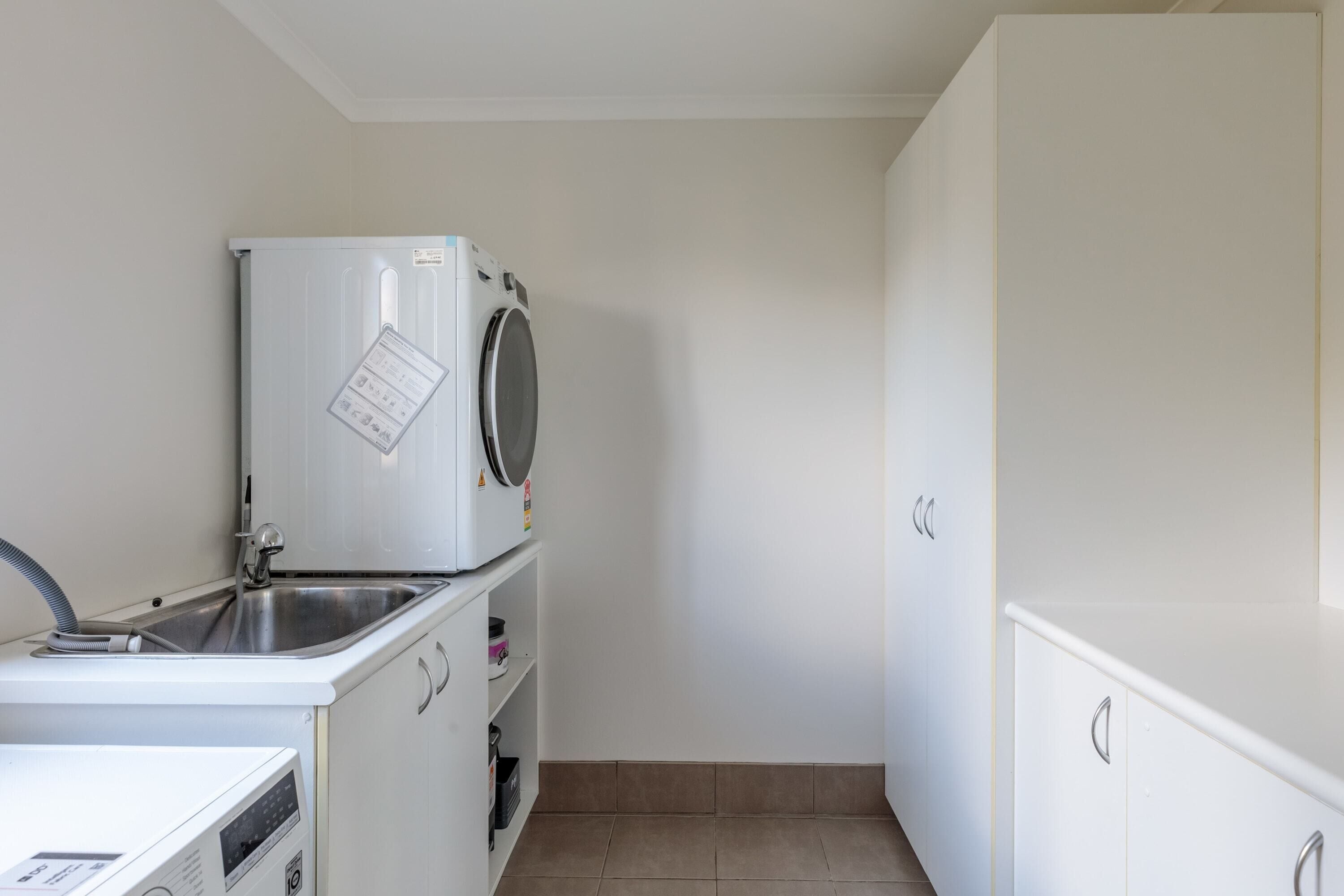 Luxury Beach House With Private Pool - Minutes From World Renowned Surf Beach