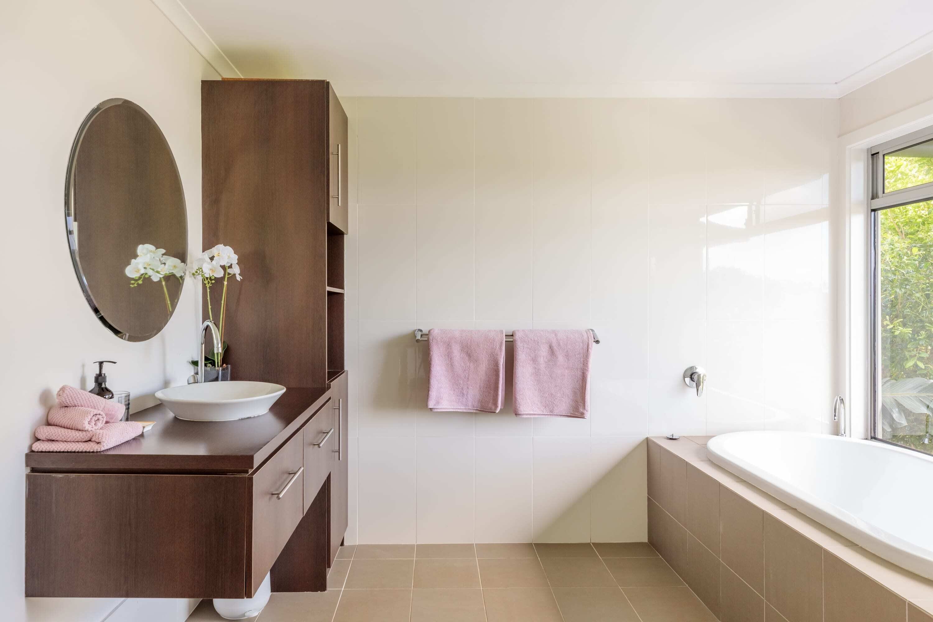 Luxury Beach House With Private Pool - Minutes From World Renowned Surf Beach