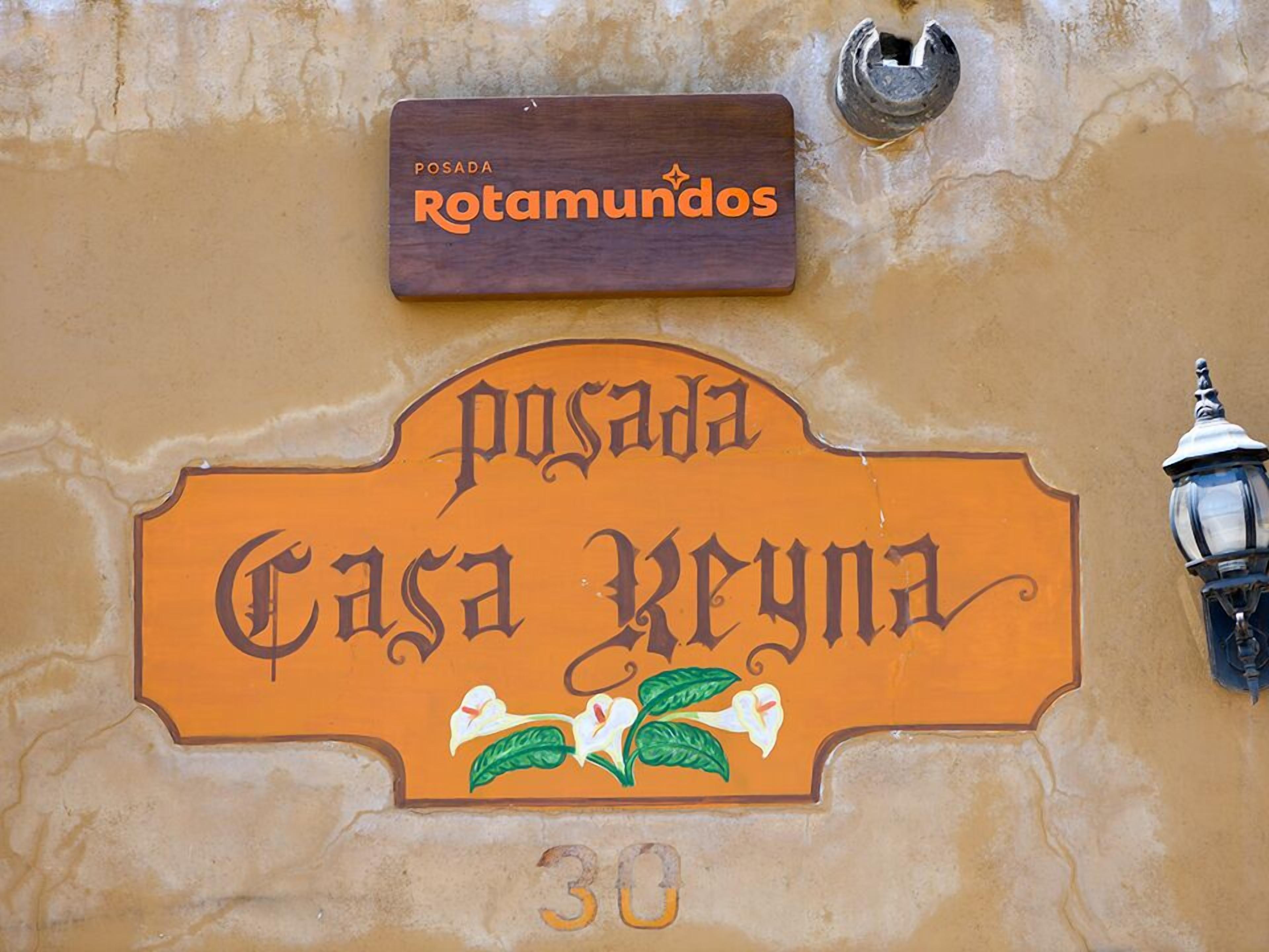 Posada Casa Reyna by Rotamundos in Pozos, Mexico