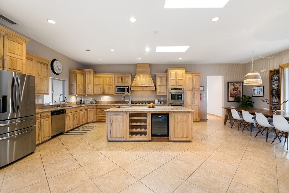 🌵House of the Rising Sun - Enjoy the most SPECTACULAR house w/ Pool, Hot Tub & Dark Skies🌵