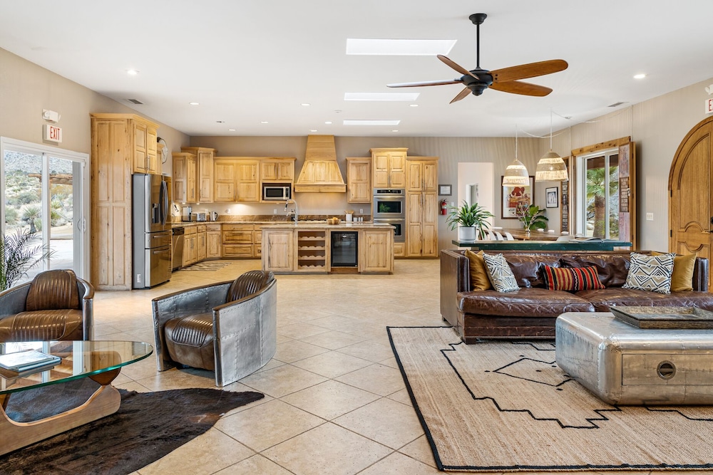 🌵House of the Rising Sun - Enjoy the most SPECTACULAR house w/ Pool, Hot Tub & Dark Skies🌵